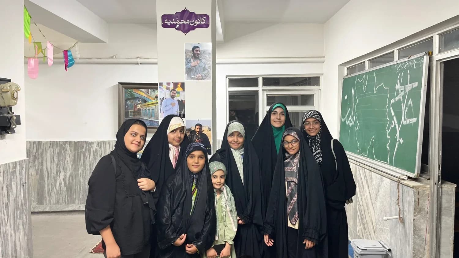 عکس گروهی دختران کانون در کلاس